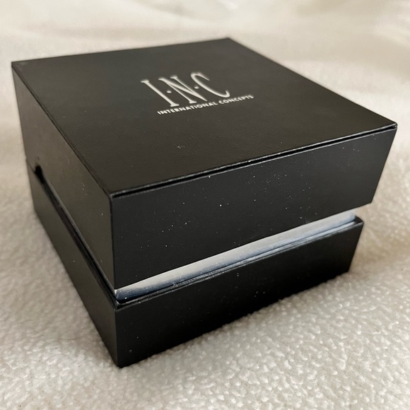 Rose Gold Large INC Watch - Picture 6 of 8